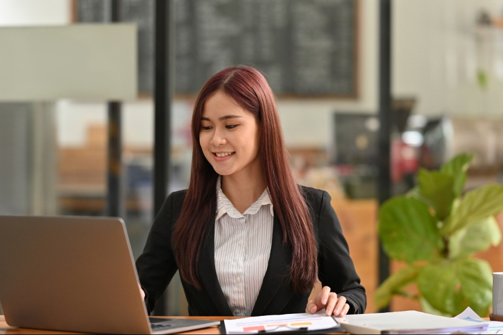 duties-and-responsibilities-of-administrative-staff-520092.jpg