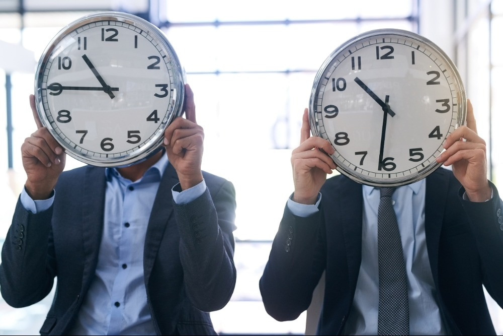 how-to-manage-employee-work-shifts-fairly-466729.jpg